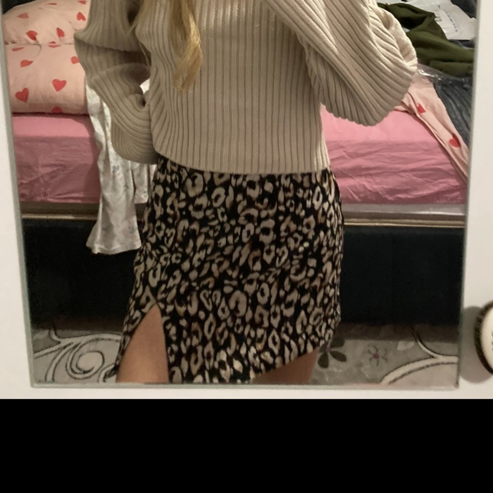 H&M Black and Cream Animal Print Mini Skirt